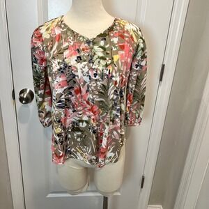 Juniper Lime Petite P Floral Print V Neck 3/4 Sleeve Pleated Top